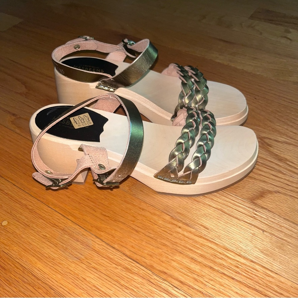 NWOT Swedish Hasbeens Block Heel Leather Sandals